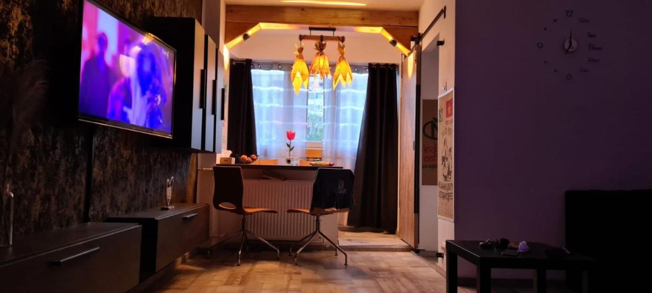Tiki'S Bar Studio Bucarest Extérieur photo