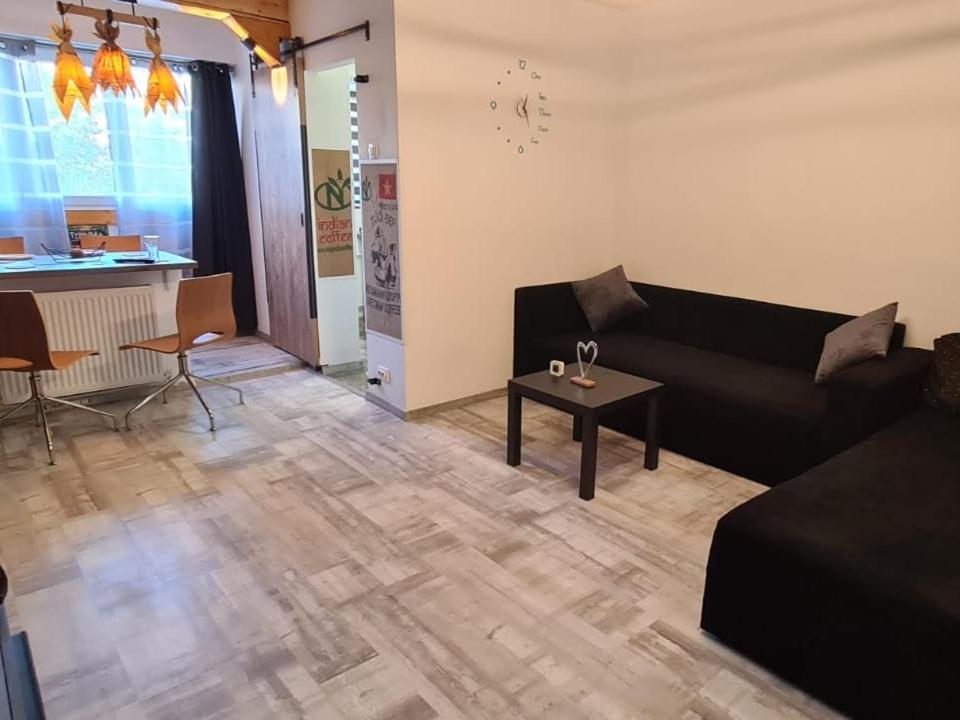 Tiki'S Bar Studio Bucarest Extérieur photo